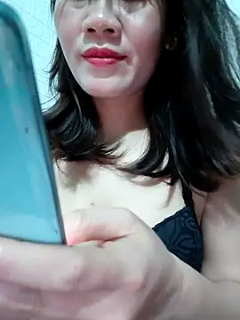 Snapshot of Singlemom69x chatting on June 5, 2:49 am Singlemom69x online show from June 5, 2:49 am