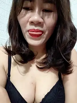 Snapshot of Singlemom69x chatting on May 23, 1:15 am Singlemom69x online show from May 23, 1:15 am