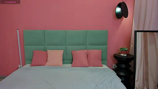 Jennifer Munoz online show from November 5, 1:31 am