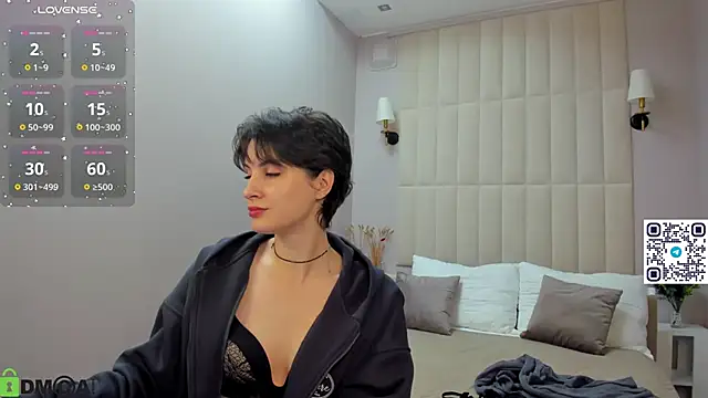 Adeline Perle online show from September 29, 12:28 am
