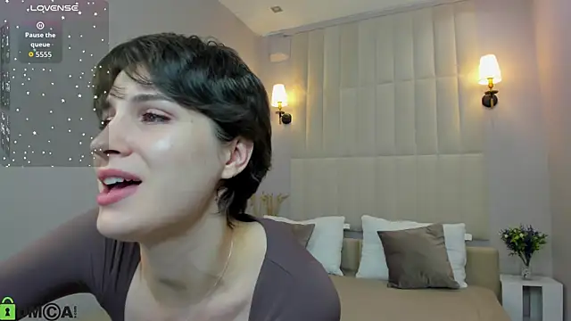 Adeline Perle online show from September 25, 12:05 am