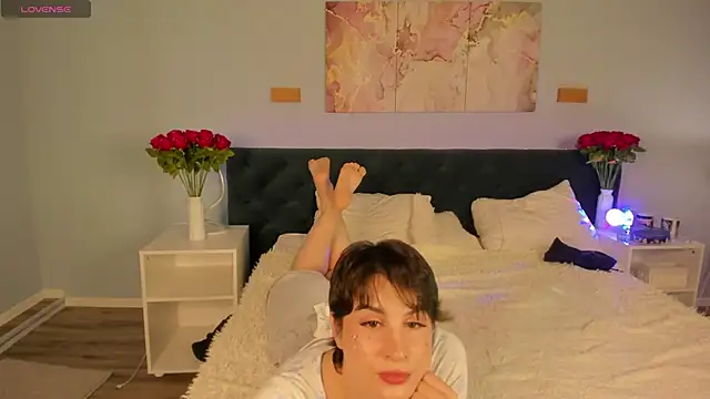 Adeline Perle online show from September 26, 1:34 am