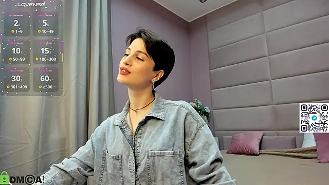 Adeline Perle online show from October 10, 11:27 pm