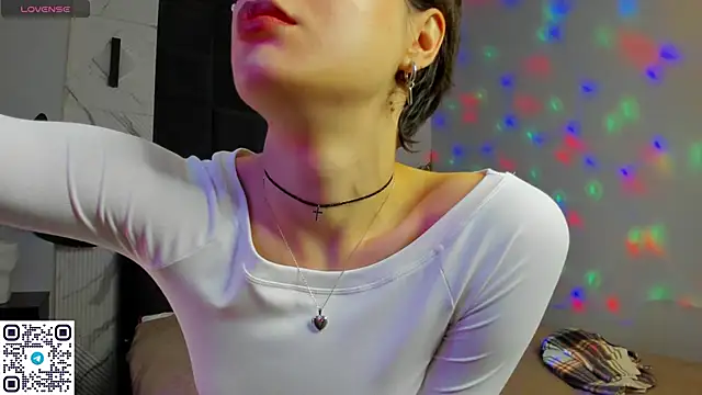 Adeline Perle online show from September 24, 12:07 am