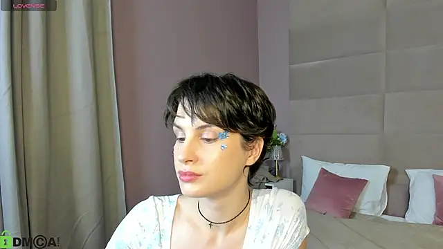 Adeline Perle online show from September 11, 1:05 am