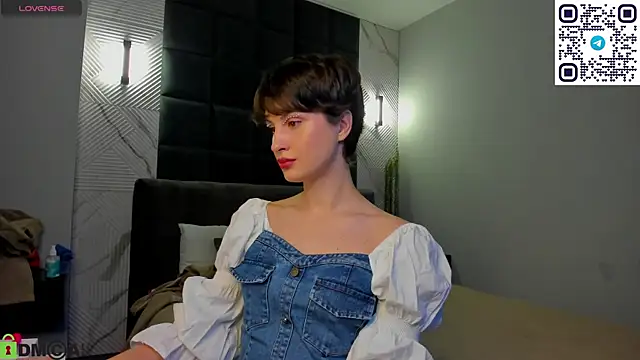 Adeline Perle online show from September 10, 12:20 am