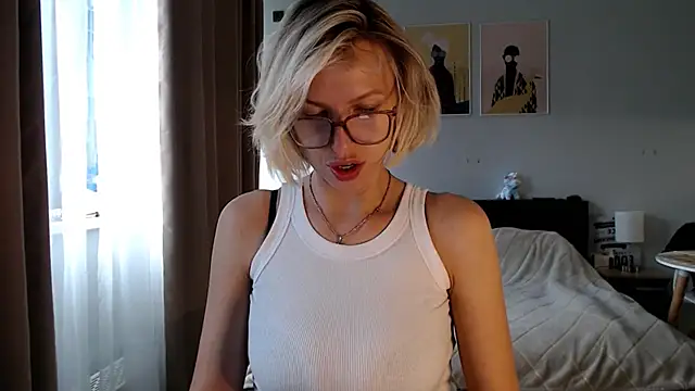 VivianCoke online show from May 18, 4:12 pm