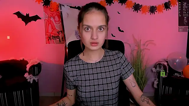 Snapshot of talia_seduce chatting on October 29, 2:49 pm talia seduce online show from October 29, 2:49 pm