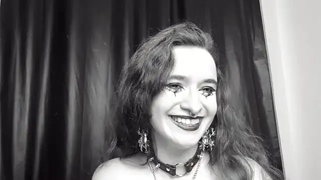 Snapshot of dreamin_blaze chatting on November 28, 8:25 am dreamin blaze online show from November 28, 8:25 am