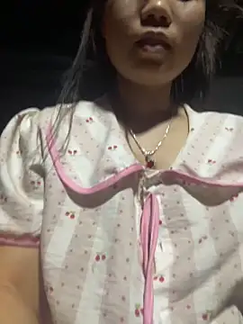 Snapshot of Ngoc-bbi chatting on June 21, 2:12 pm Ngoc-bbi online show from June 21, 2:12 pm