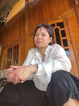 Ngoc-bbi online show from May 5, 10:51 am