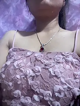 Ngoc-bbi online show from May 3, 3:37 pm