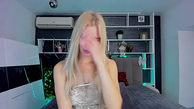 SabrinaSharm online show from December 18, 1:04 pm