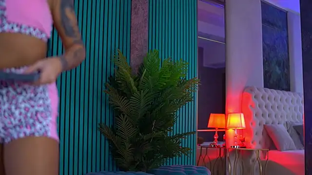 ArabellaPosh online show from December 3, 6:03 am