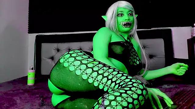 Snapshot of Akalidemon chatting on November 4, 3:21 am Akalidemon online show from November 4, 3:21 am