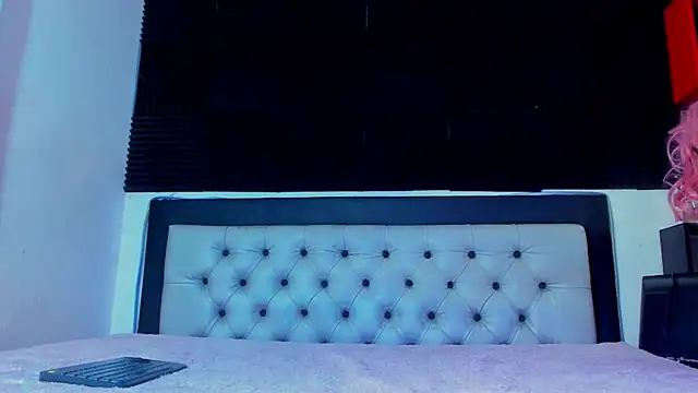 Snapshot of Akalidemon chatting on December 3, 4:57 am Akalidemon online show from December 3, 4:57 am