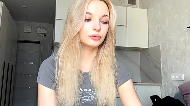 Snapshot of MycuteMolly chatting on October 2, 10:29 am MycuteMolly online show from October 2, 10:29 am