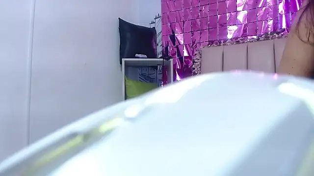 Snapshot of Caroll_Stone chatting on October 24, 1:54 pm Caroll Stone online show from October 24, 1:54 pm