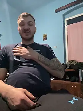 Snapshot of Daniel_cornel chatting on April 12, 10:13 pm Daniel cornel online show from April 12, 10:13 pm
