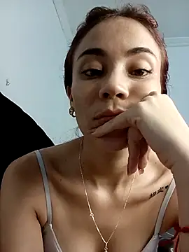 Snapshot of dulcelatin21 chatting on December 14, 5:13 am dulcelatin21 online show from December 14, 5:13 am