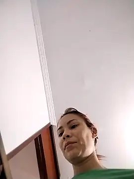 Snapshot of dulcelatin21 chatting on October 25, 5:13 pm dulcelatin21 online show from October 25, 5:13 pm