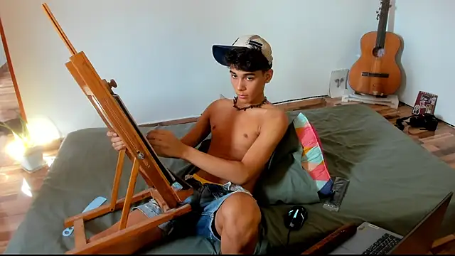 Snapshot of AliottTwink chatting on November 4, 8:01 pm AliottTwink online show from November 4, 8:01 pm