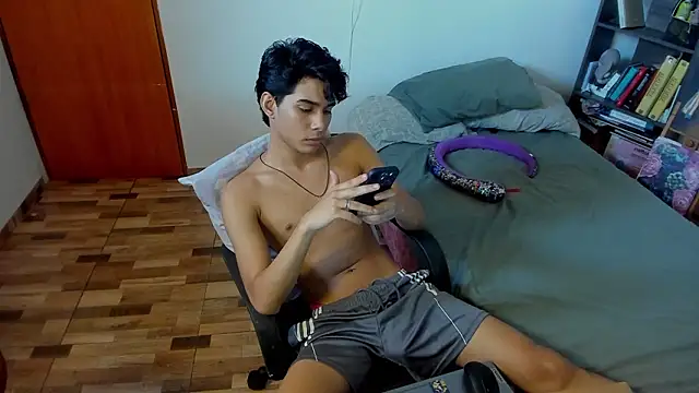 AliottTwink online show from March 11, 10:15 pm