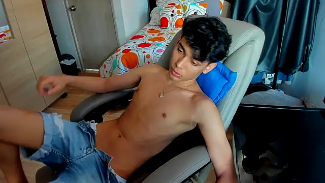 AliottTwink online show from June 2, 4:29 pm