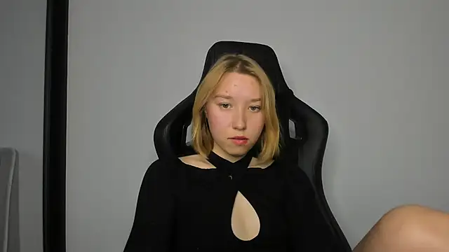 Snapshot of Agatha_May chatting on October 11, 12:06 pm Agatha May online show from October 11, 12:06 pm