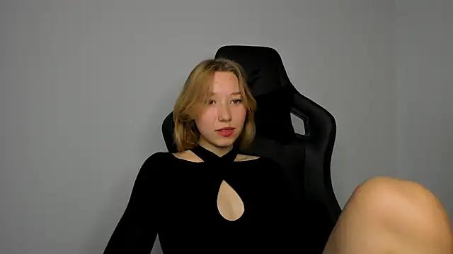 Snapshot of Agatha_May chatting on October 10, 11:22 am Agatha May online show from October 10, 11:22 am