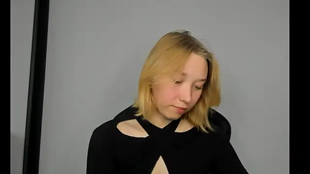 Snapshot of Agatha_May chatting on October 14, 11:11 am Agatha May online show from October 14, 11:11 am