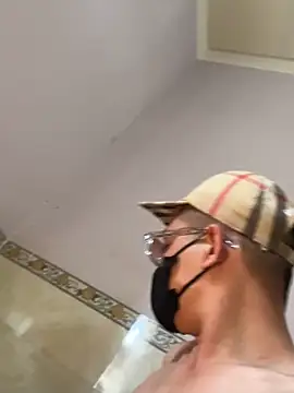 letruong6879 online show from April 3, 7:48 am