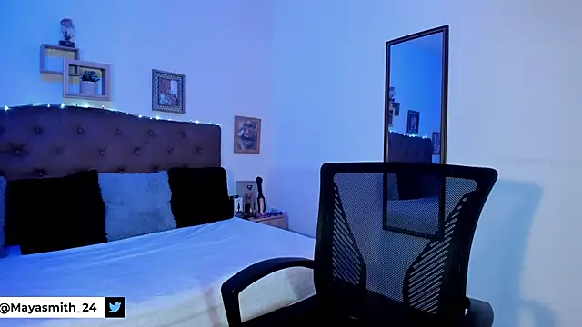 MAYASMITH   online show from April 18, 4:04 am