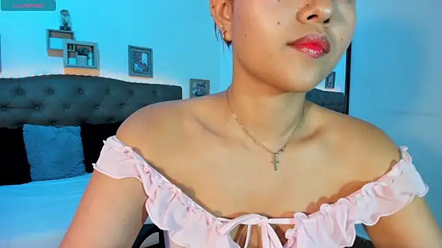 Snapshot of MAYASMITH__ chatting on June 17, 4:01 am MAYASMITH online show from June 17, 4:01 am
