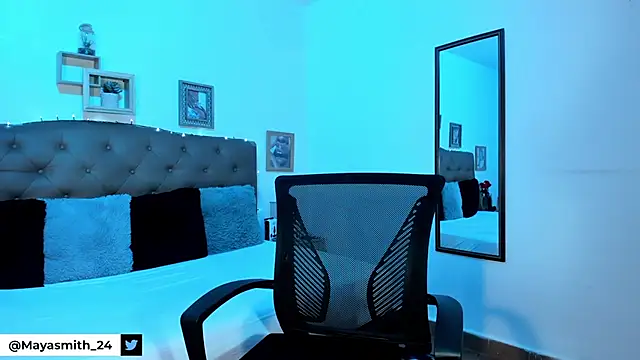 MAYASMITH   online show from May 24, 4:23 am