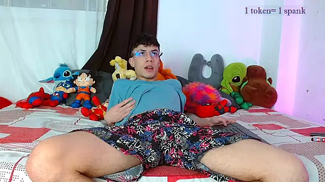 Snapshot of aaronjames1 chatting on November 30, 10:21 pm aaronjames1 online show from November 30, 10:21 pm