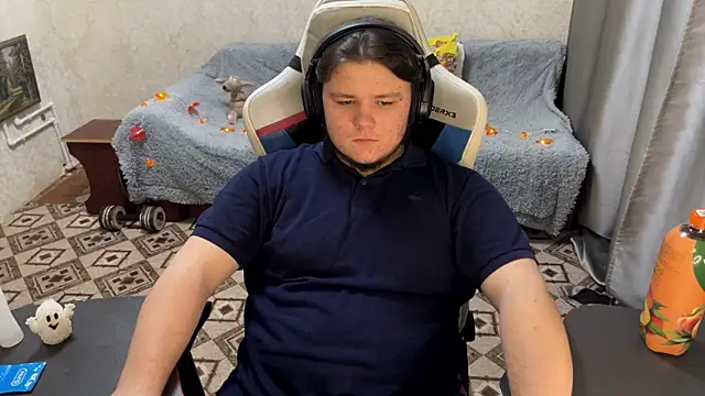 desiredude9 online show from October 17, 7:04 pm