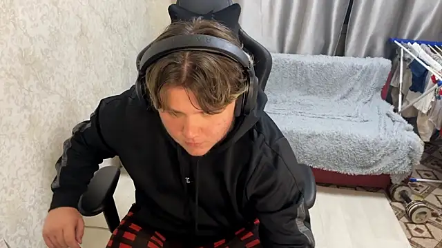 desiredude9 online show from September 13, 7:03 pm