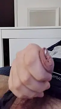 Snapshot of NewJoiner chatting on November 10, 8:36 pm NewJoiner online show from November 10, 8:36 pm