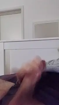 Snapshot of NewJoiner chatting on November 20, 8:31 pm NewJoiner online show from November 20, 8:31 pm