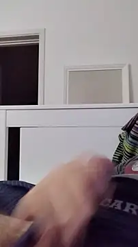 Snapshot of NewJoiner chatting on November 13, 6:23 pm NewJoiner online show from November 13, 6:23 pm