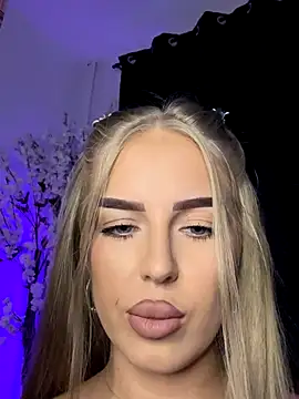 AubrieleRouj1 online show from October 2, 3:04 pm