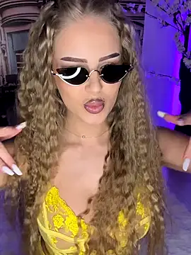 AubrieleRouj1 online show from January 8, 5:30 pm