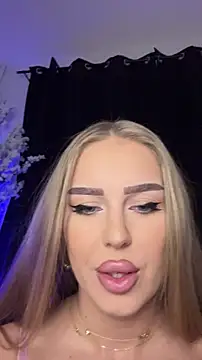 AubrieleRouj1 online show from February 19, 5:21 pm