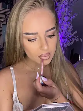 AubrieleRouj1 online show from April 17, 5:27 pm