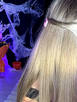 AubrieleRouj1 online show from October 28, 4:28 pm