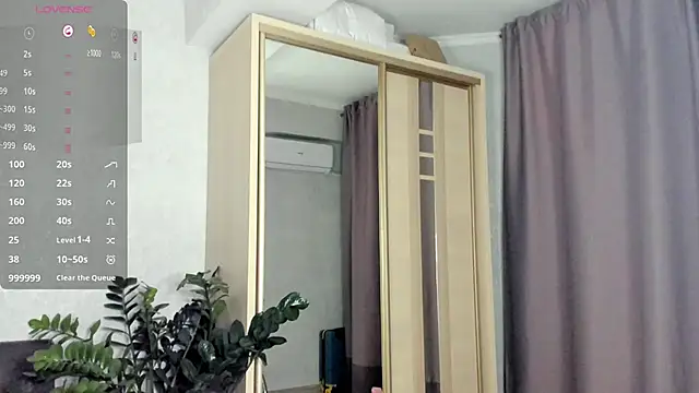 Snapshot of SaraShine_ chatting on September 24, 8:04 pm SaraShine online show from September 24, 8:04 pm