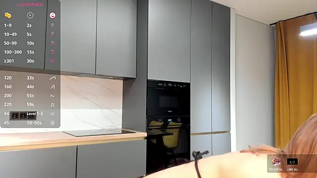 SaraShine  online show from April 10, 8:05 pm