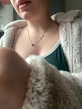 Snapshot of Sophsaysxox chatting on October 20, 7:53 am Sophsaysxox online show from October 20, 7:53 am