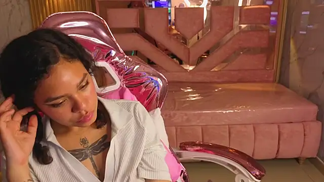 Snapshot of Canela_s1 chatting on September 21, 8:19 am Canela s1 online show from September 21, 8:19 am